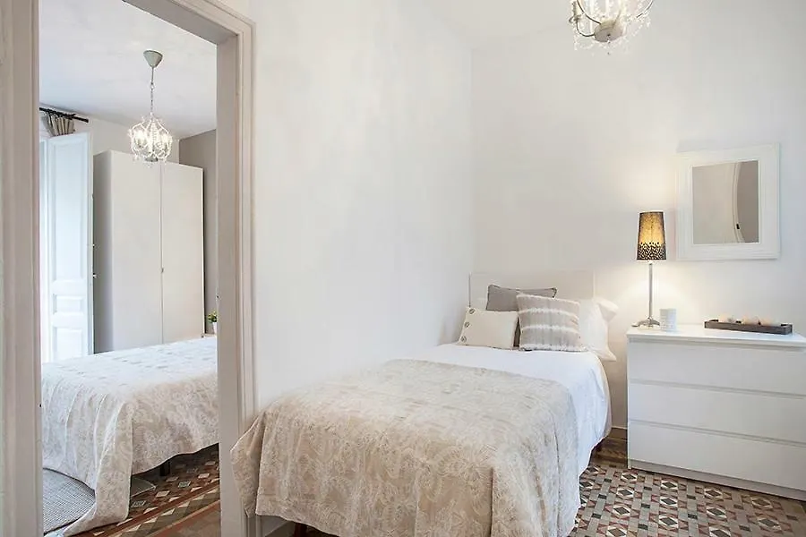 Grande And Authentic In Eixample With Central Ac, Mosaic Apartment Barcelona